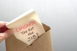 Hoe feliciteer je iemand passend met zijn of haar nieuwe baan